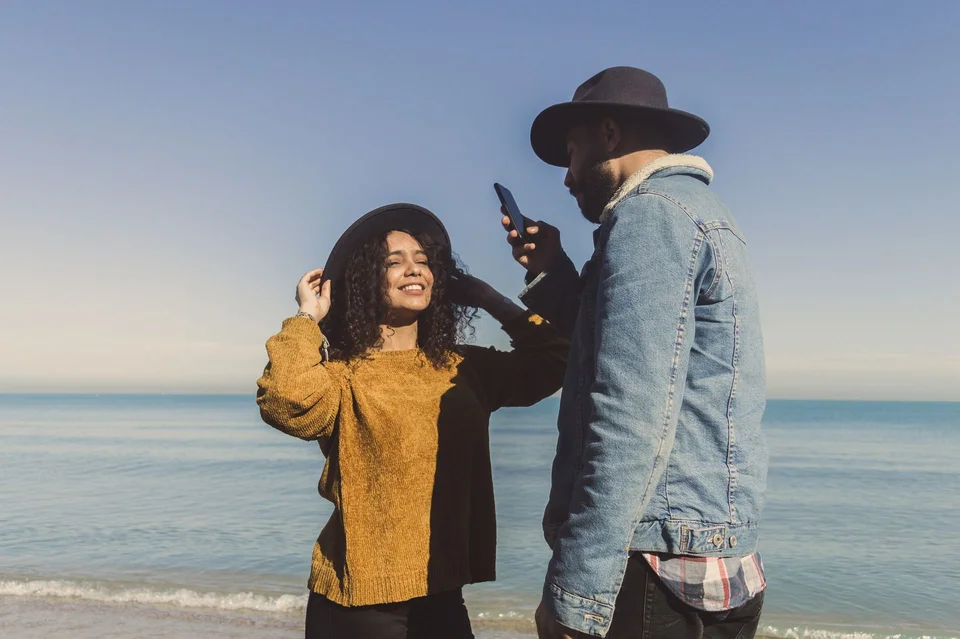 Couple with smartphone and eSIM on vacation